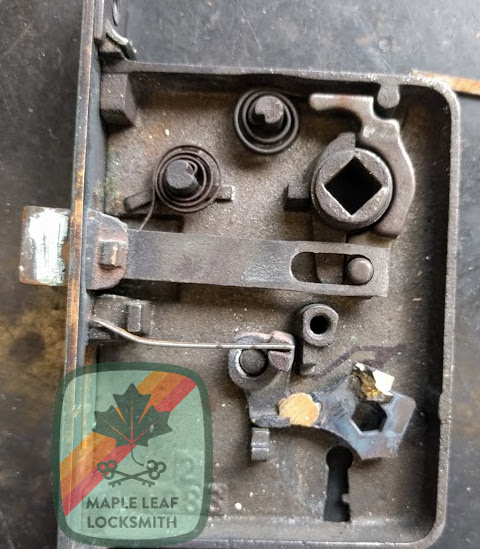 Details about   Yale 8747 RH Mortise door lock BODY w/ handles Deadolt lock cylinder not keyed 