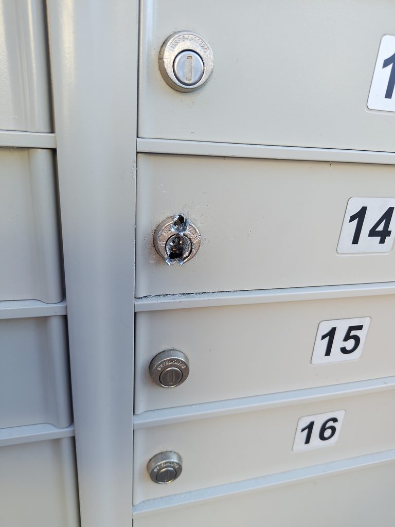 This shows a mailbox lock that was amateurishly drilled. Pros can easily pick this lock. Oftentimes in only seconds.